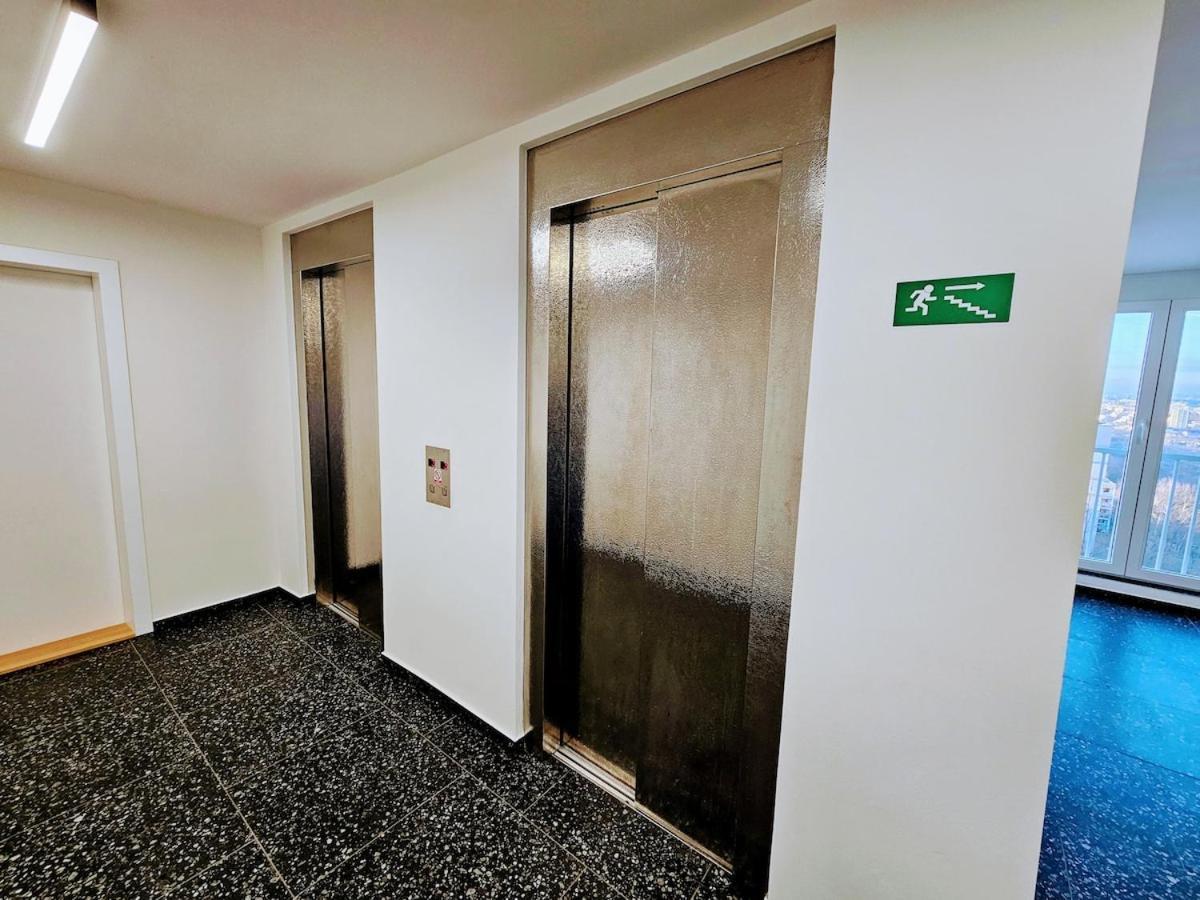 Live-inn Cozy For 1-4 Guests, 20 Mins To Center, Lift, Gym, Reception, Parking, Roof Terrace, Game & Party Apartment Prague