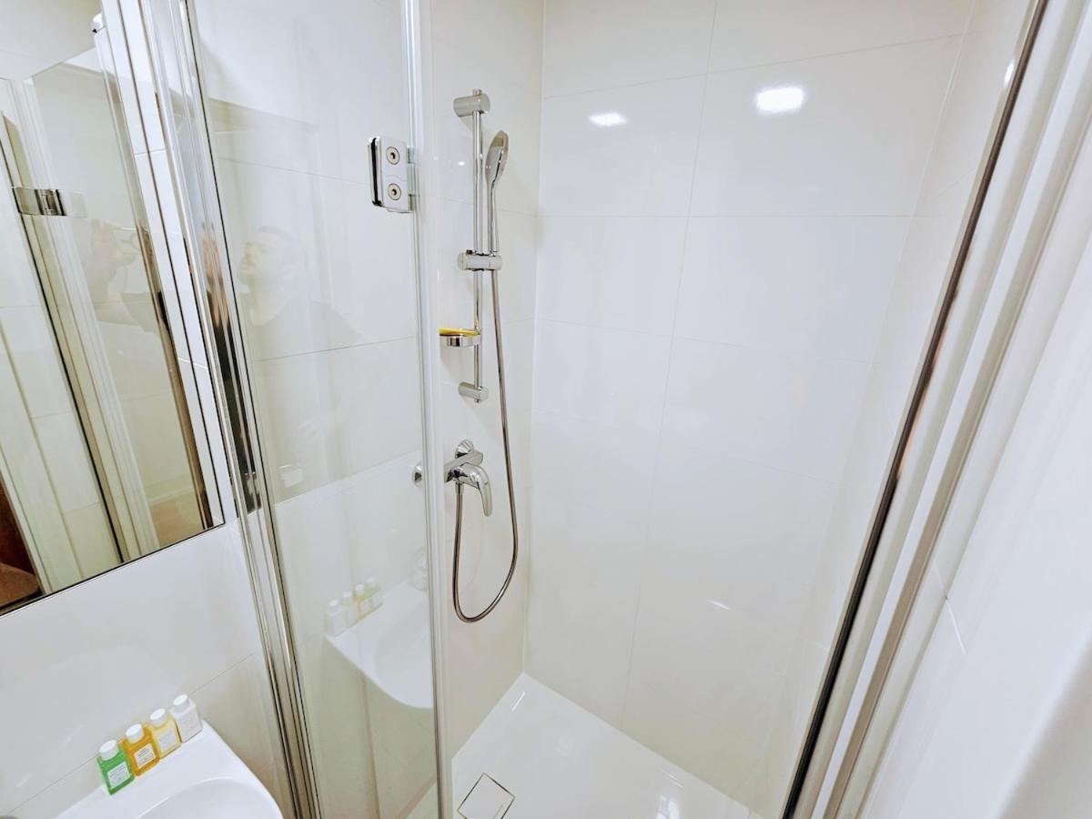 Live-inn Cozy For 1-4 Guests, 20 Mins To Center, Lift, Gym, Reception, Parking, Roof Terrace, Game & Party * Prague
