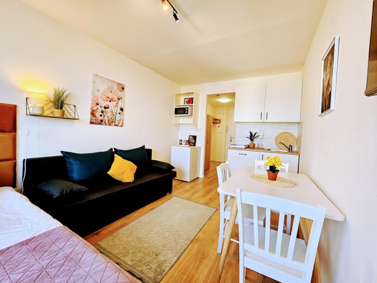 Apartment Live-inn Cozy For 1-4 Guests, 20 Mins To Center, Lift, Gym, Reception, Parking, Roof Terrace, Game & Party *