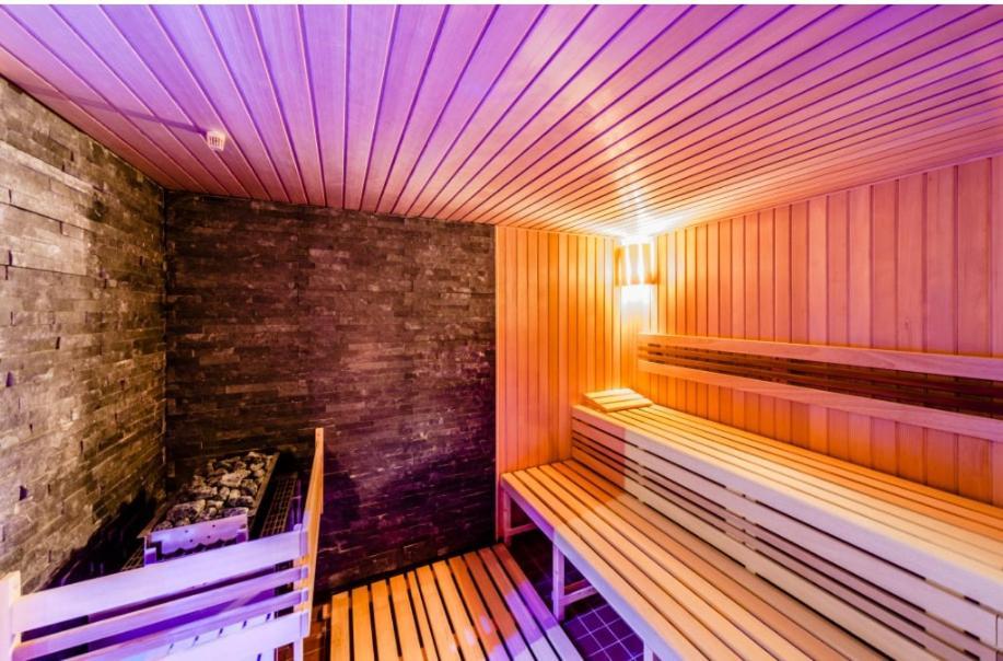 Live-inn Cozy For 1-4 Guests, 20 Mins To Center, Lift, Gym, Reception, Parking, Roof Terrace, Game & Party Apartment Prag